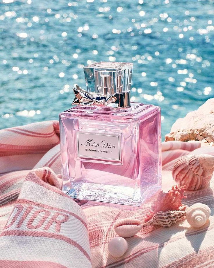 CHRISTIAN DIOR